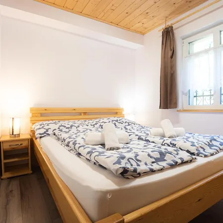 Apartmenthaus Esther アパート